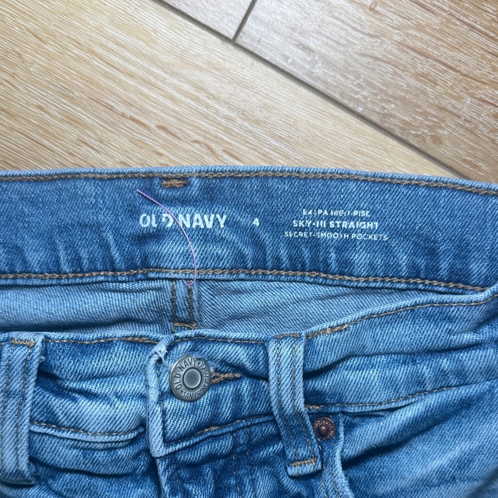 Old navy Stylish Distressed Blue Jeans for Women sky-III STRAIGHT Size 4 - Picture 2 of 9